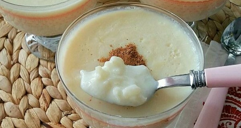 Sütlaç - Kremalı pirinç ve süt ile hazırlanmış, tarçın ile süslenmiş soğuk Türk tatlısı